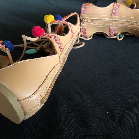 NWOT MIA Reanna Pom Pom Gladiator Sandals Sz 9 - Picture 11 of 15